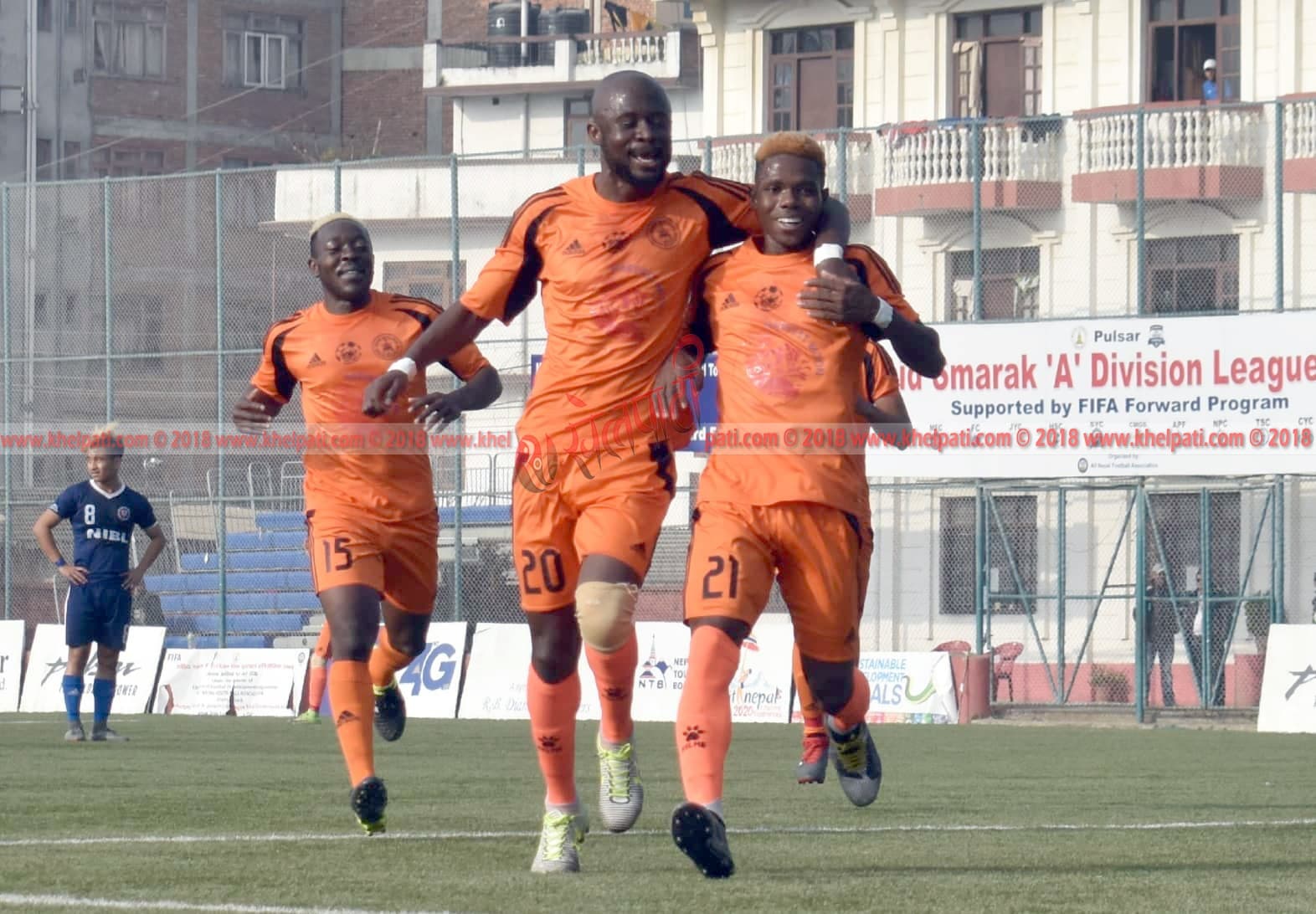 पहिलो हाफमा हिमालयन शेर्पा र फ्रेन्ड्सको बराबरी