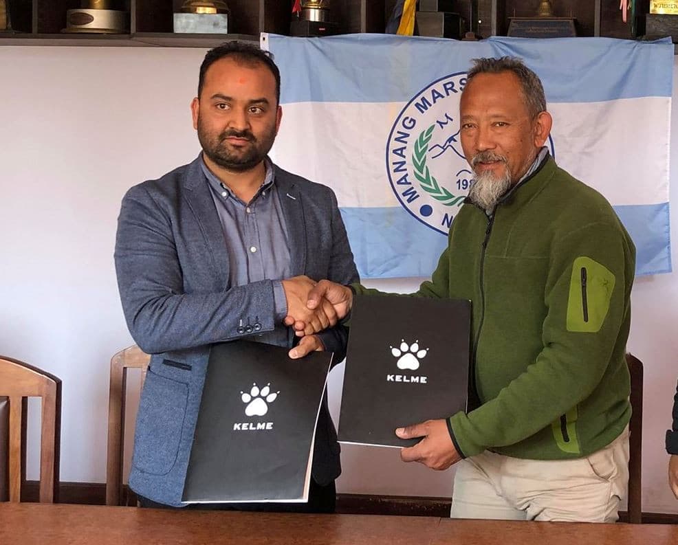 केल्मीसंग मनाङको तीन बर्षको सम्झौता