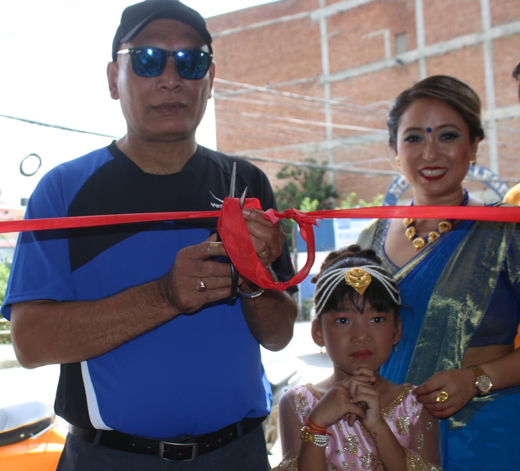 टेबलटेनिसकी स्वेच्छाले खाेलिन् सुन पसल