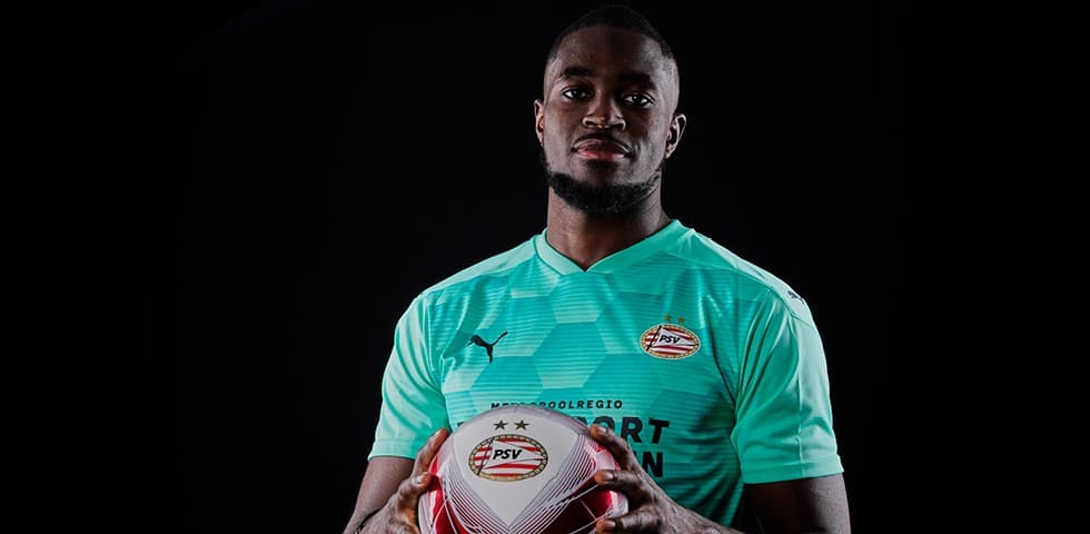 स्विस गोलकिपर एमभोगो पीएसभीमा