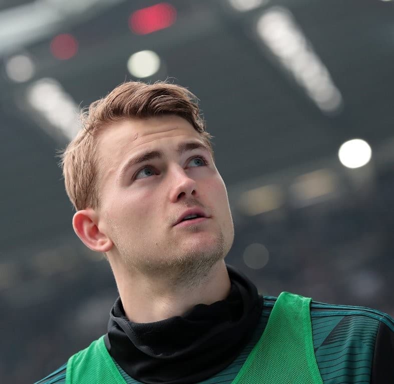 युभेन्ट्सका डी लिग्टलाई कोरोना