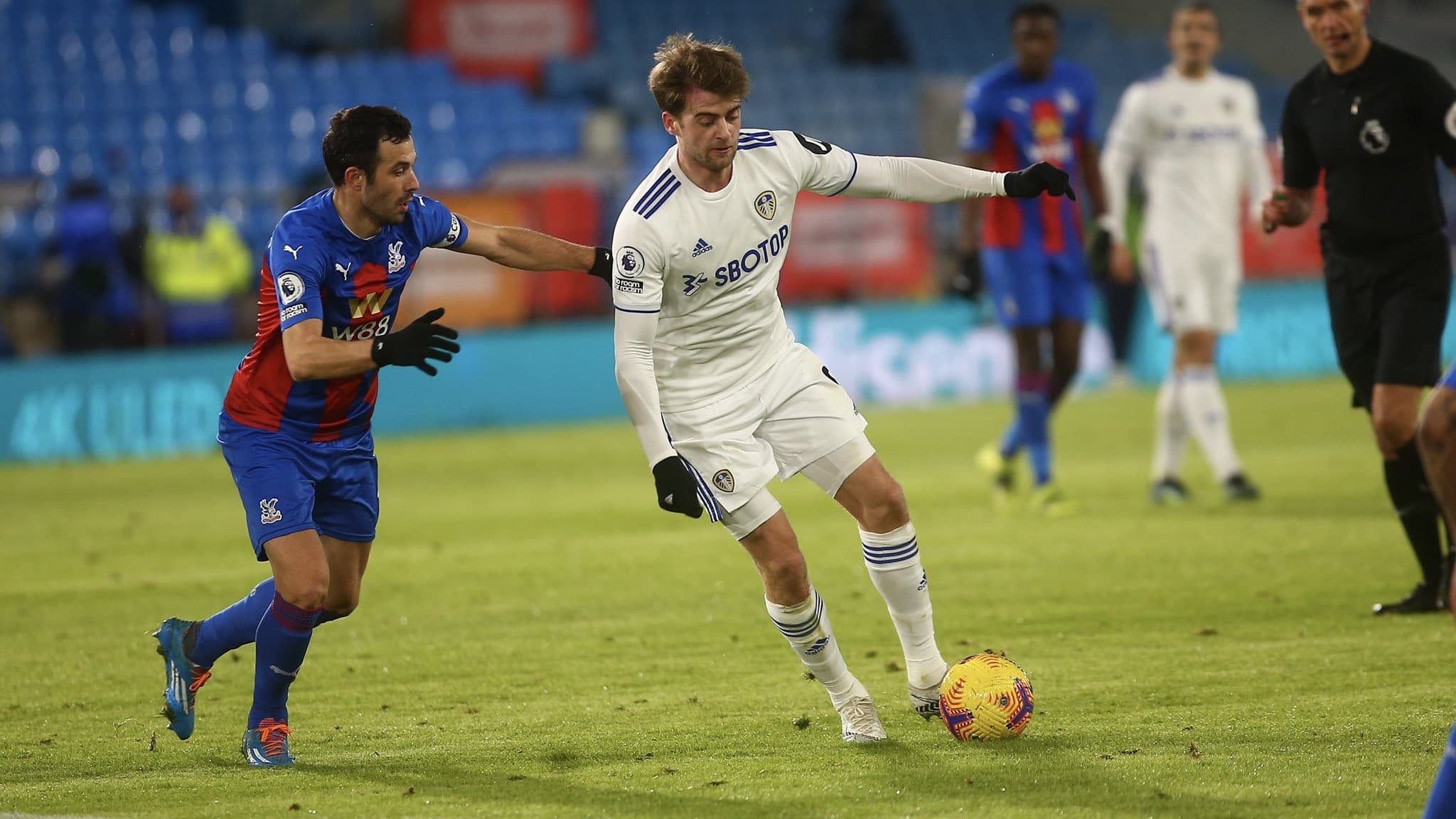 क्रिस्टलमाथि लिड्सको सहज जित