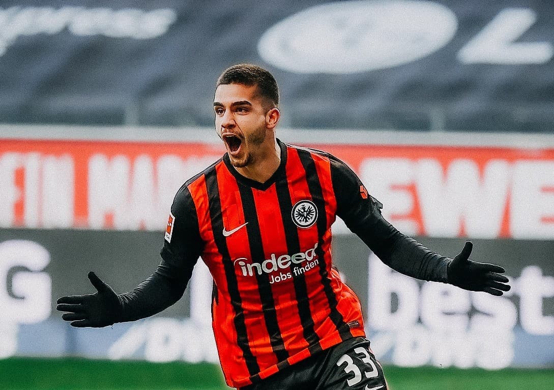 फ्रान्कफर्ट शीर्ष तीनमा