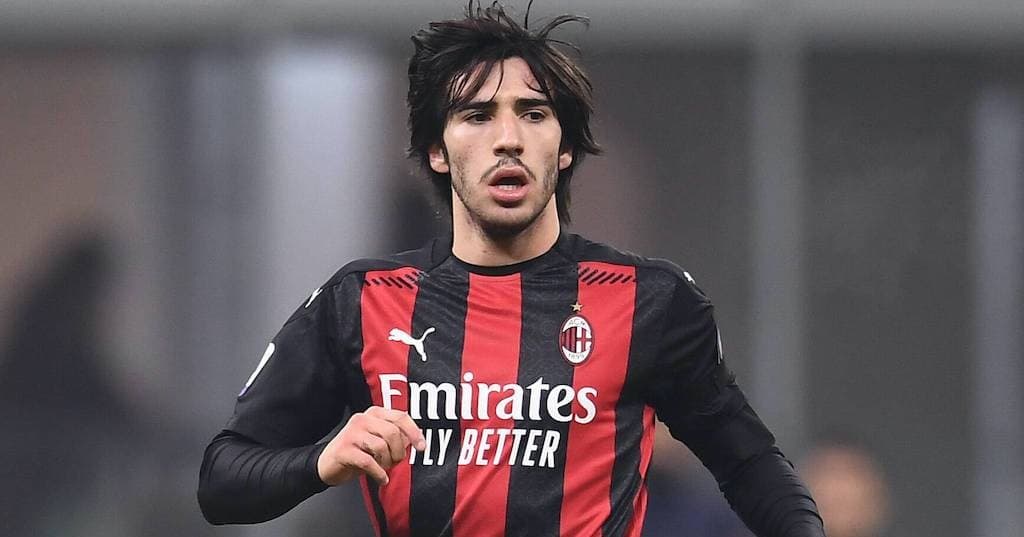 सान्ड्रो मिलानको स्थायी खेलाडी