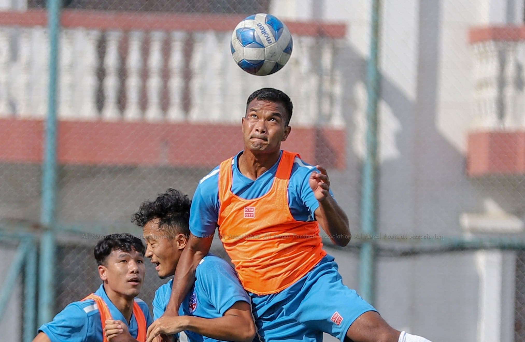 राष्ट्रिय फुटबल टिमको बन्द प्रशिक्षण (फोटोफिचर)