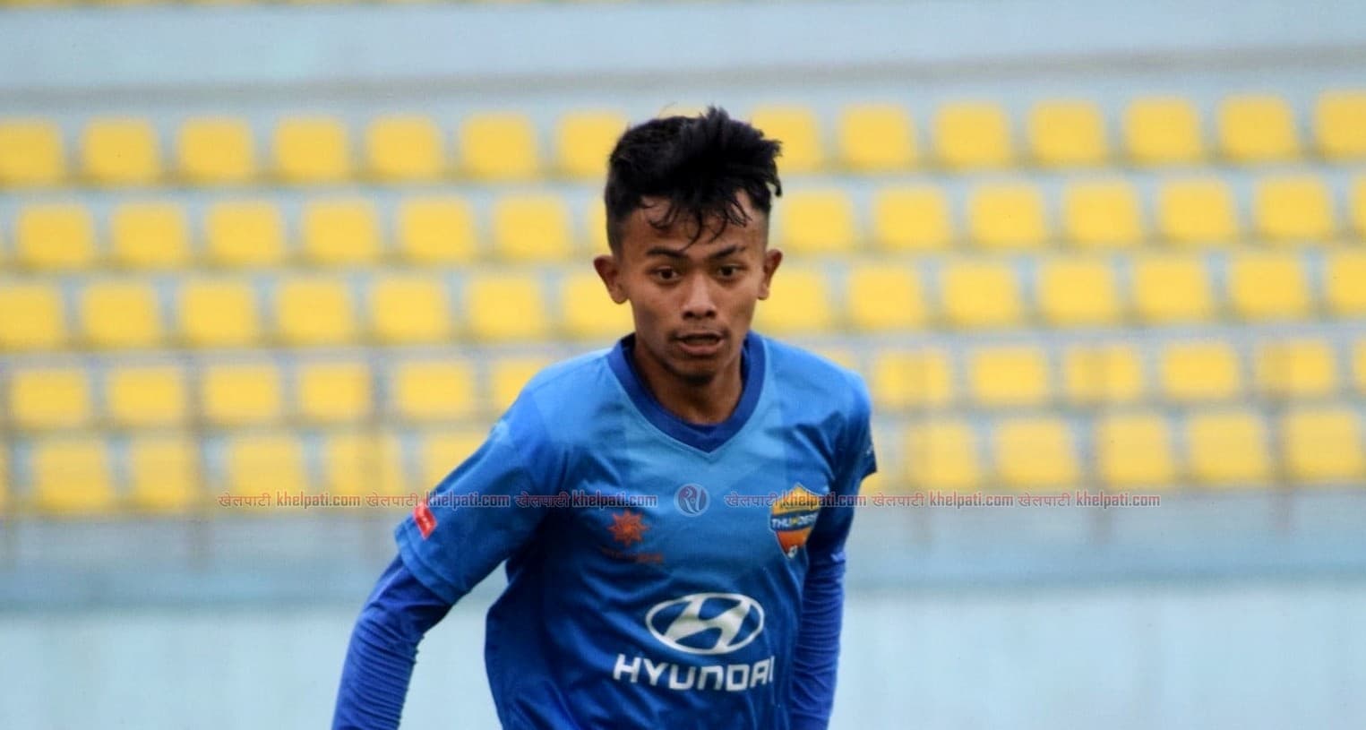 आयुष थ्री स्टारमा अनुबन्धित