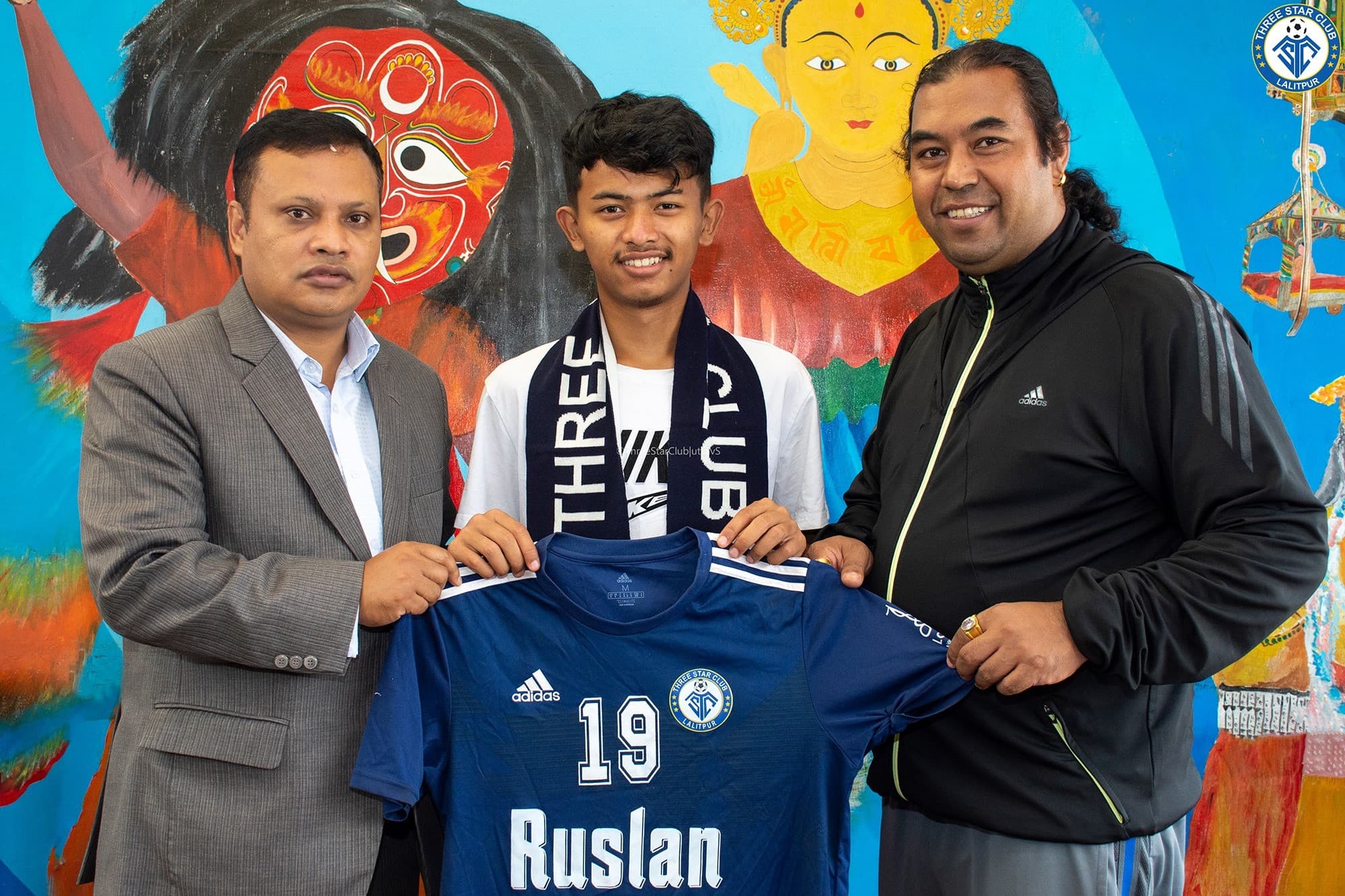 आयुश घलान थ्री स्टारमा अनुबन्धित