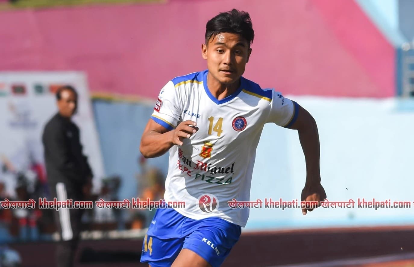 रेजिन खुमलटारममा अनुबन्धित