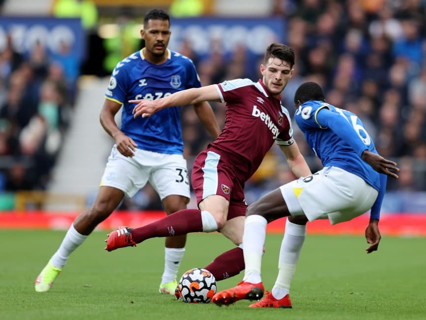 घरेलु मैदानमा एभर्टन पराजित