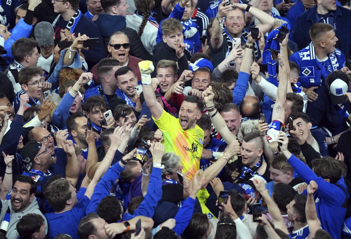 सात वर्षको प्रतीक्षापछि ह्याम्बर्गर बुन्डेसलिगा फर्कियो