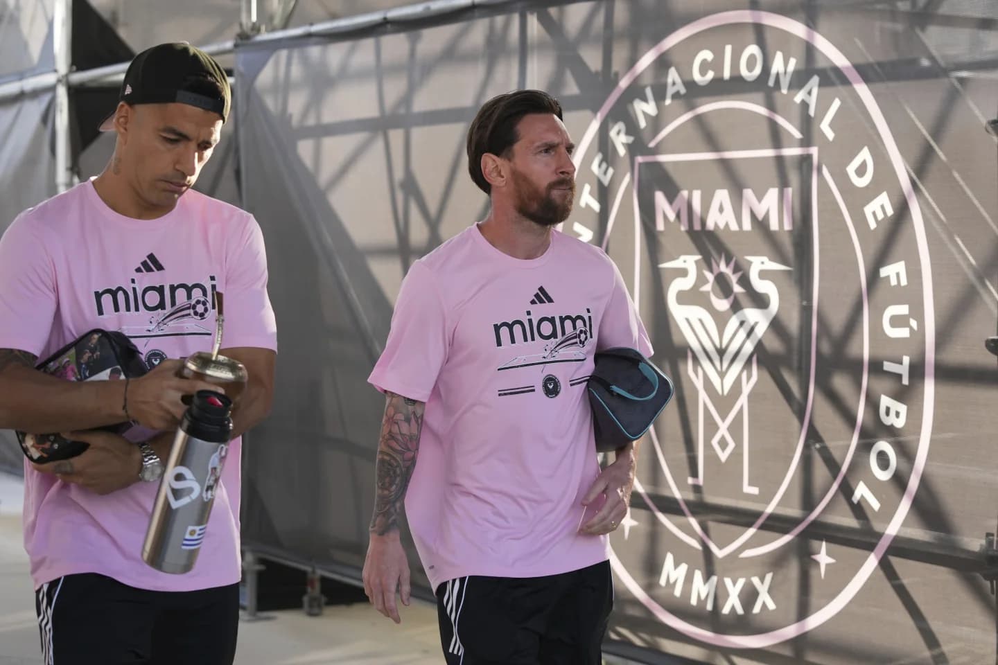 सुआरेज र मेसीले क्लब चलाउने