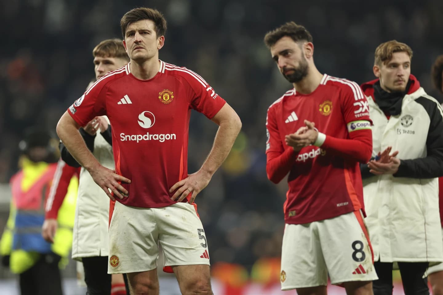 युनाइटेडले थप दुई सय कर्मचारीलाई निष्कासन गर्दै