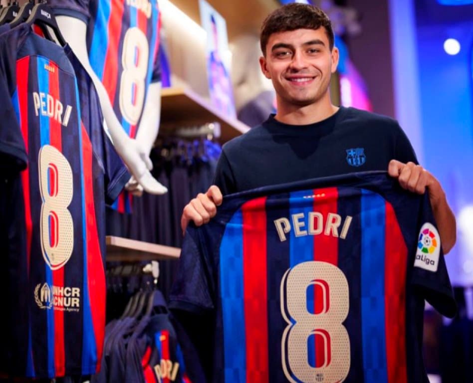 पेड्रीलाई प्रसिद्ध ८ नम्बरको जर्सी 