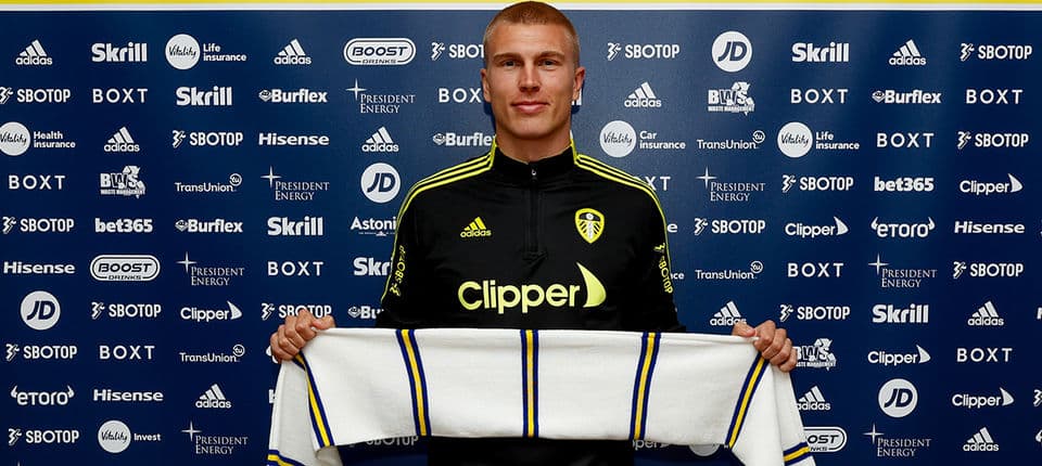 लिड्सले अनुबन्ध गर्यो डेनिस डिफेन्डर