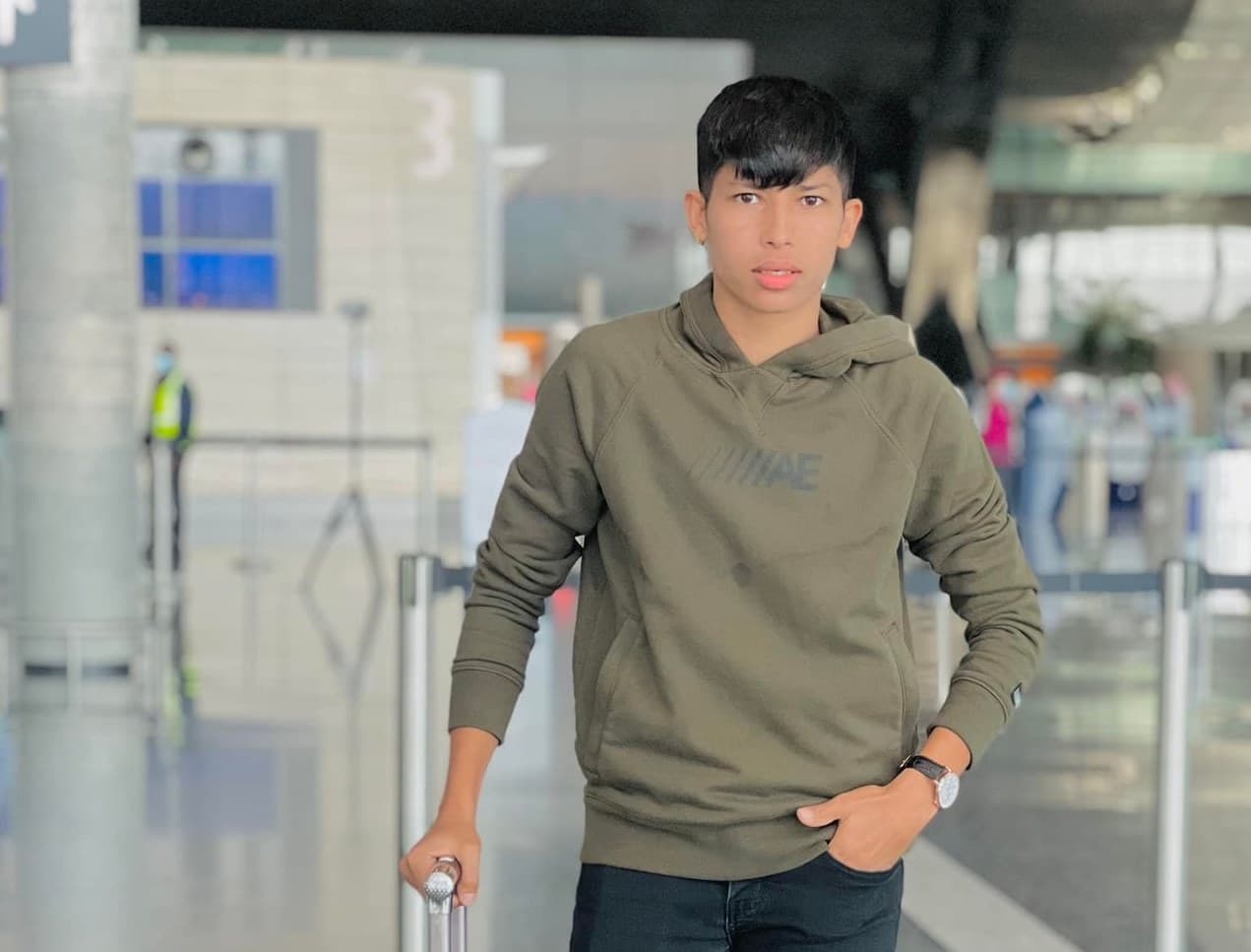 सावित्रा आज स्वदेश फर्कदै