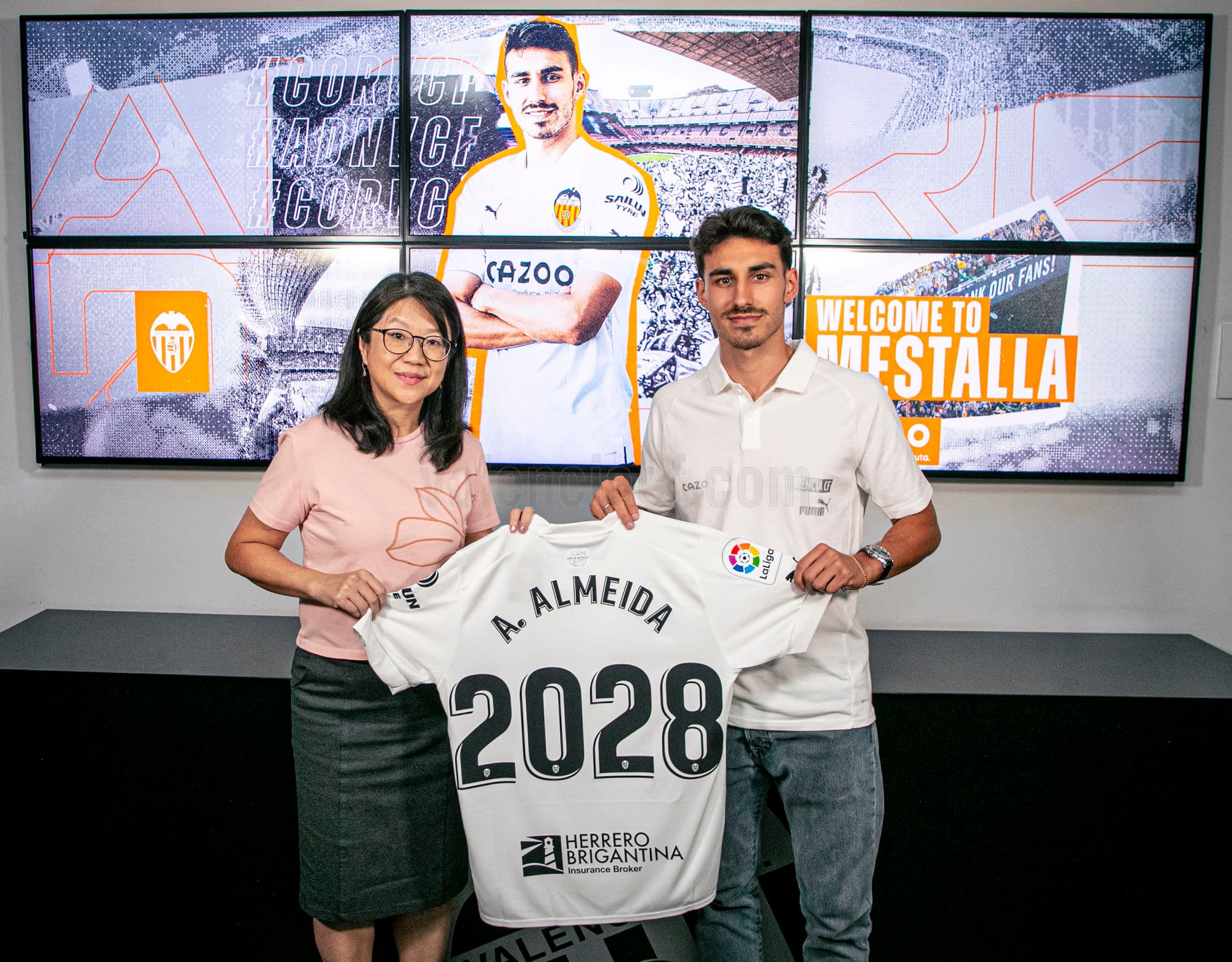 मिडफिल्डर अल्मेडा भ्यालेन्सियामा