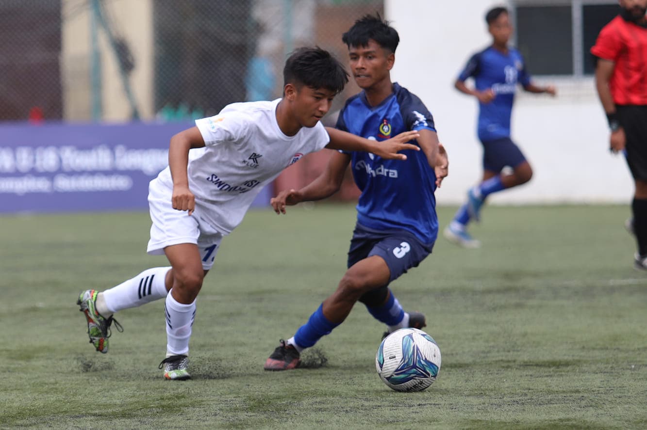 खुमलटार उत्रिएन मैदान