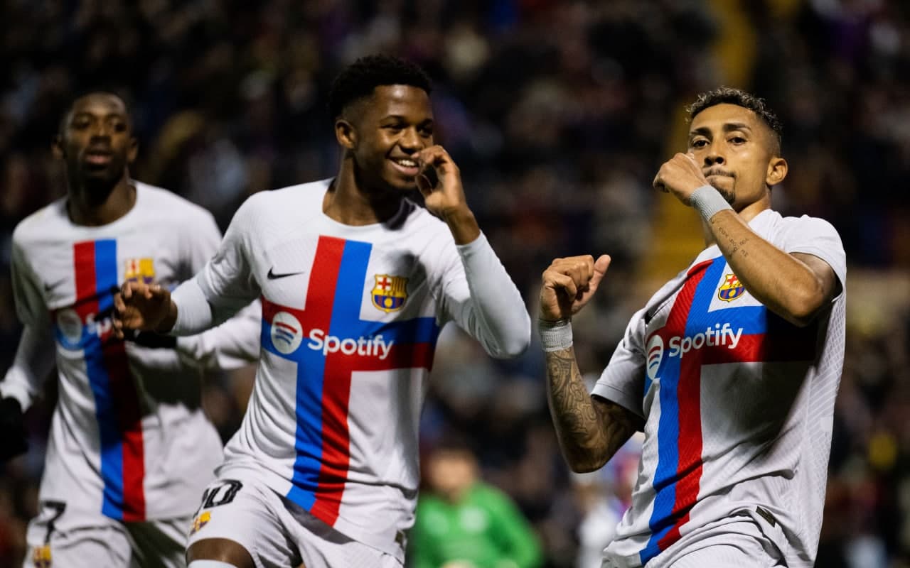 बार्सिलोना अन्तिम १६ मा