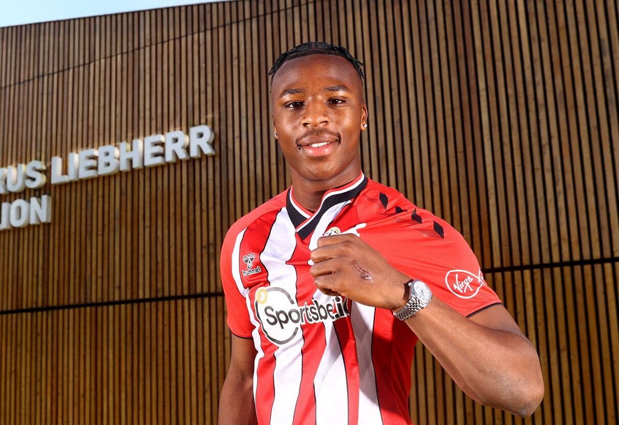 डिफेन्डर आर्मेल साउथह्याम्पटनमा