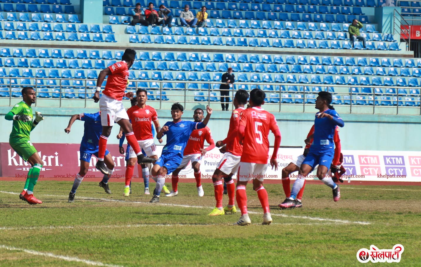 पहिलो हाफमा ब्रिगेड र च्यासलको बराबरी