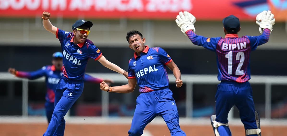 आकाश चम्कदा नेपाललाई १४६ रनको लक्ष्य