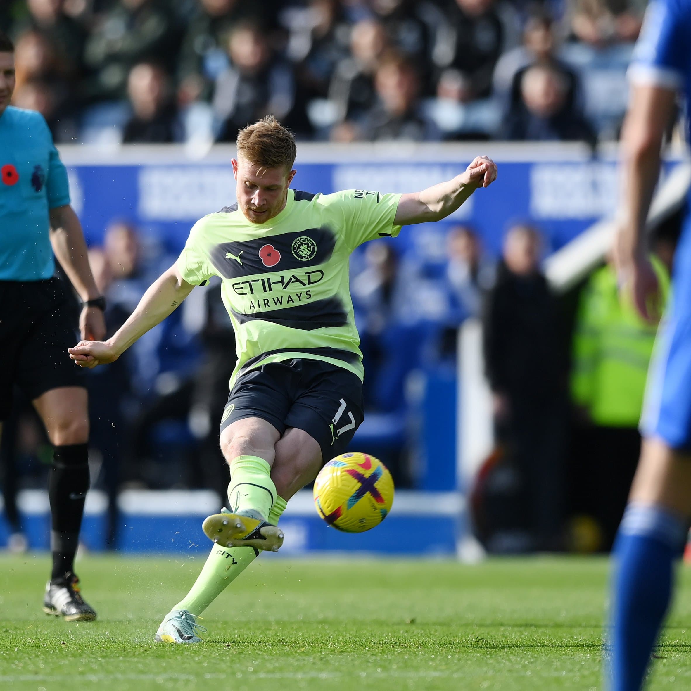 लेस्टरलाई हराउँदै सिटी शीर्ष स्थानमा