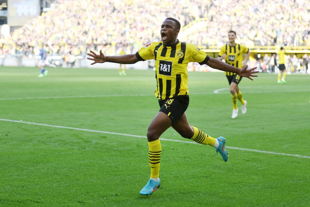 डर्टमण्ड शीर्ष स्थानमा