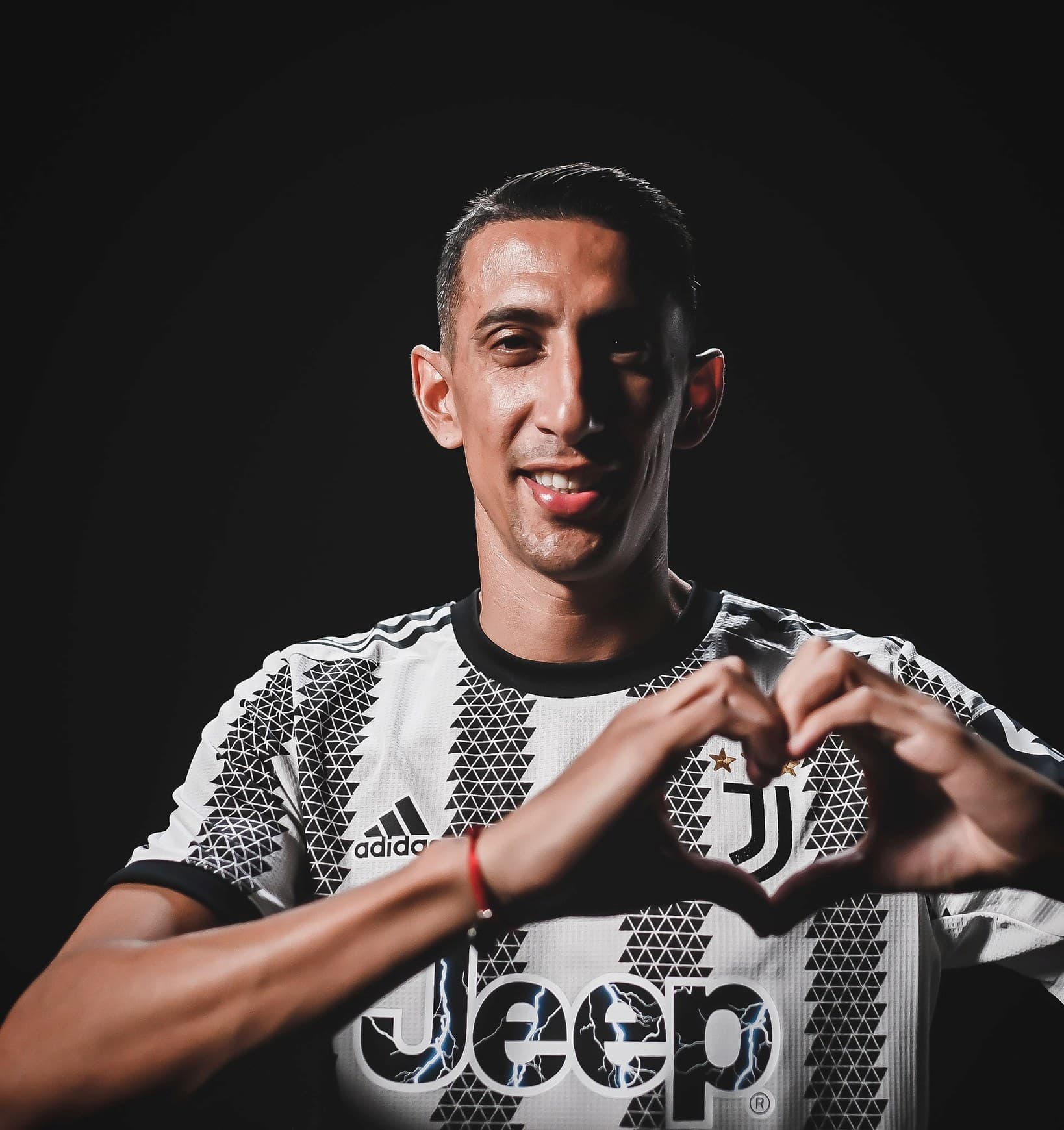 डी मारिया युभेन्ट्समा अनुबन्धित  