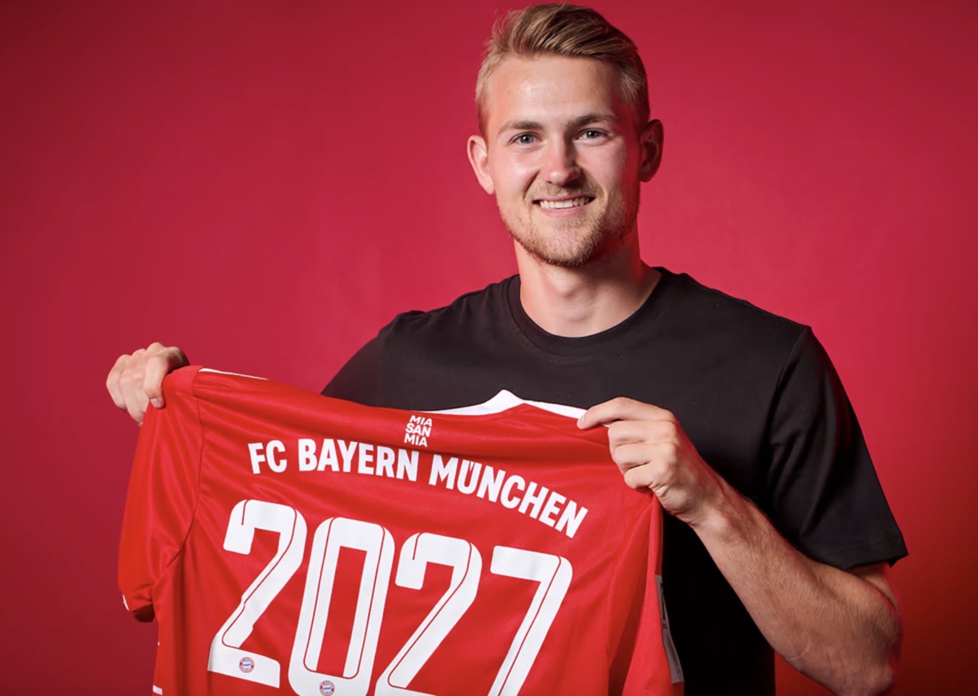 डी लिग्ट बायर्नमा अनुबन्धित