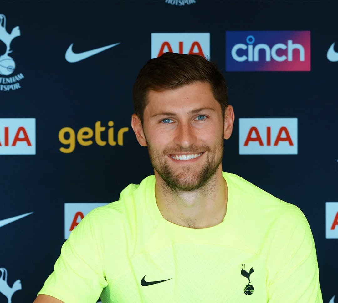 डिफेन्डर डेभिसले गरे सम्झौता नवीकरण  