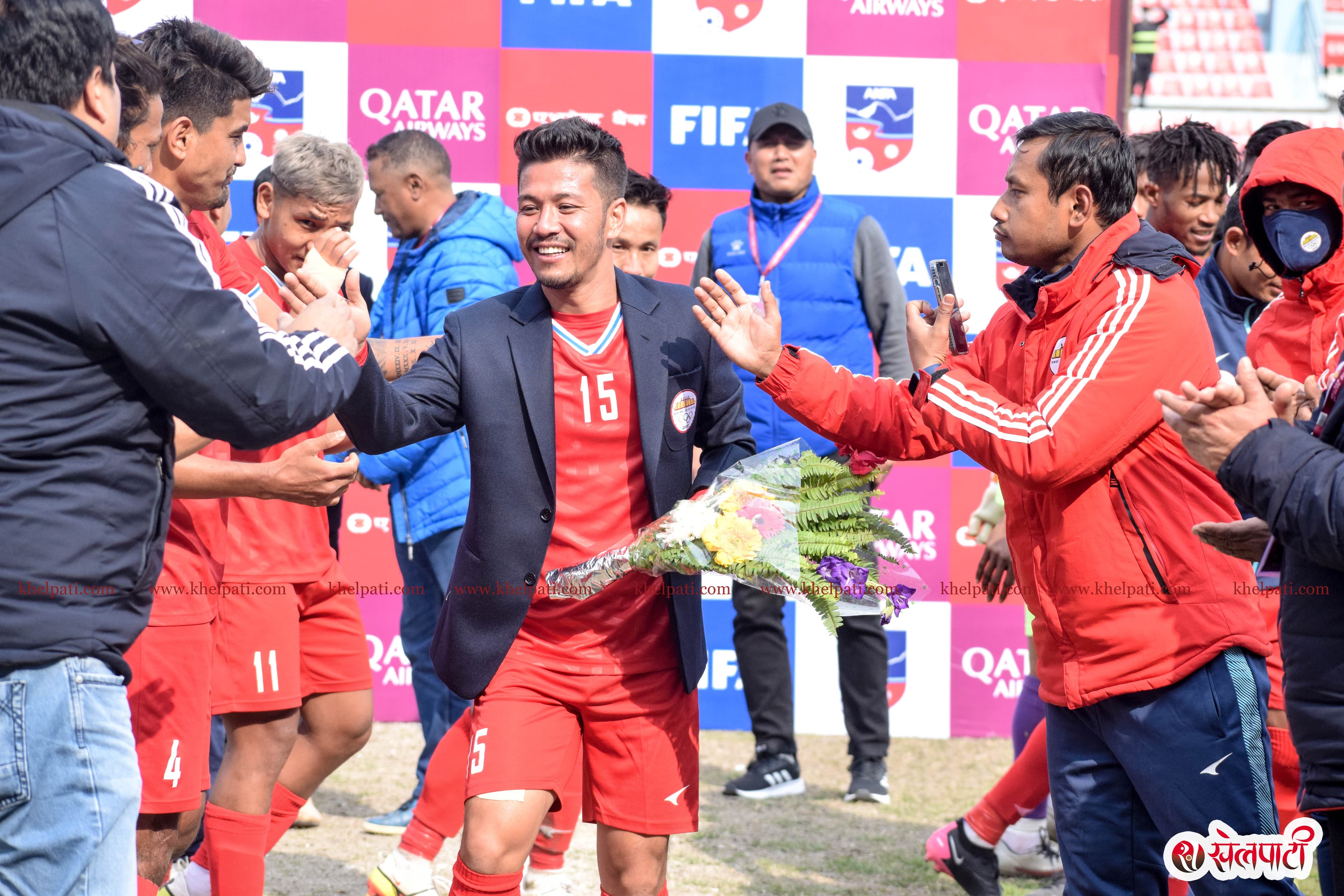 मिडफिल्डर एकजनद्वारा सन्यास