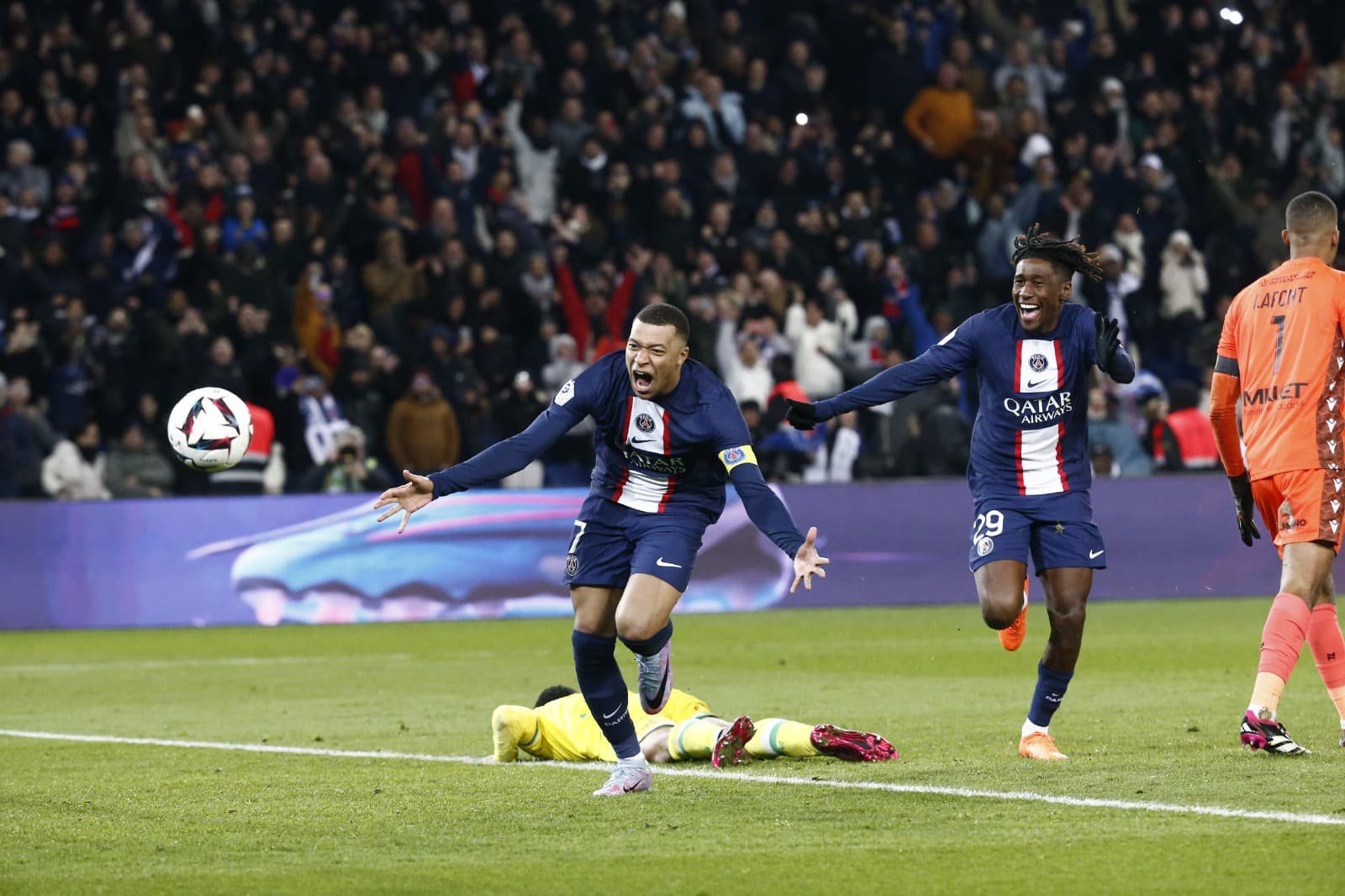 एमबाप्पेको कीर्तिमानमा पीएसजी विजयी