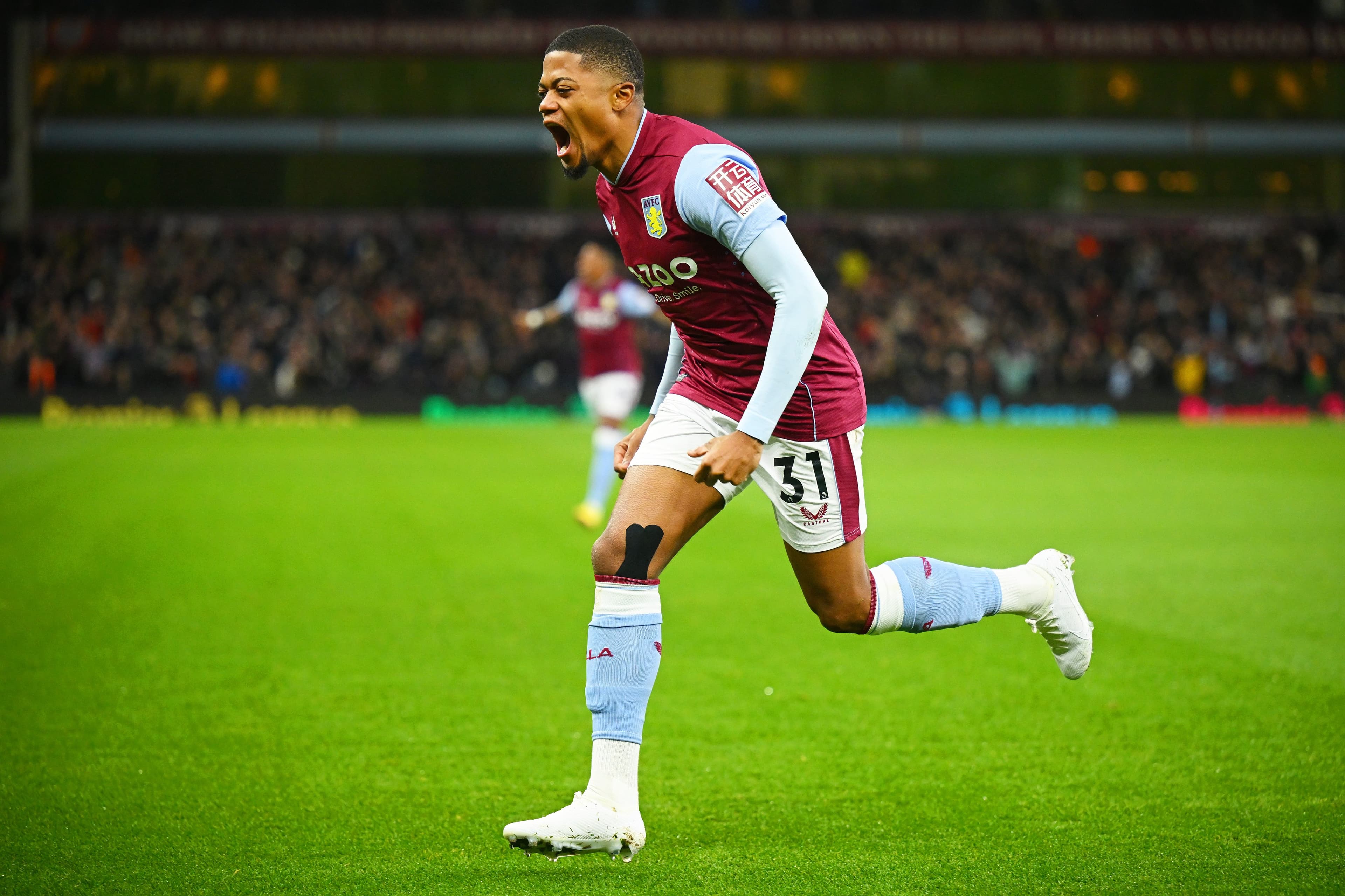 एस्टन भिल्लाले लिड्सलाई हरायो