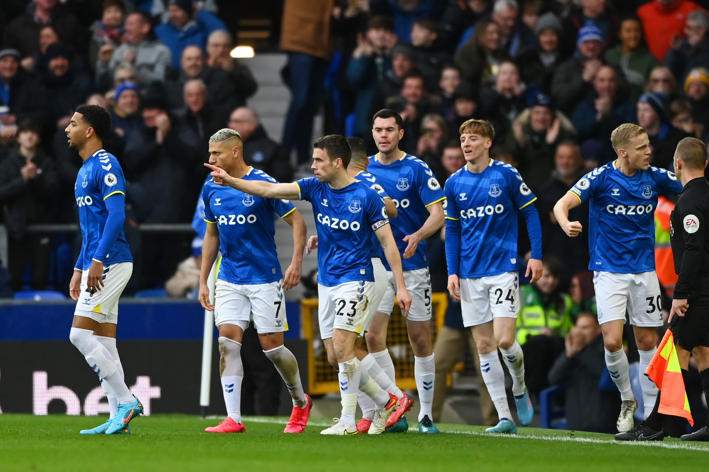 एभर्टनको सहज जित