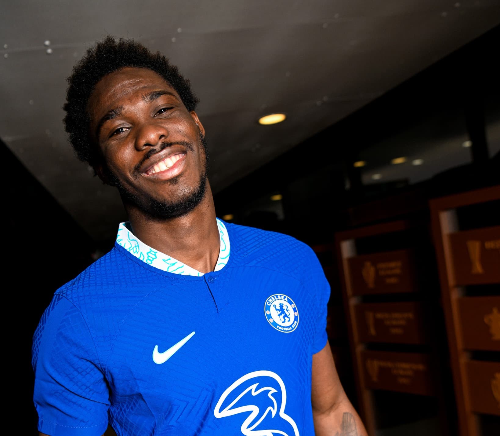 फोफाना चेल्सीमा अनुबन्धित