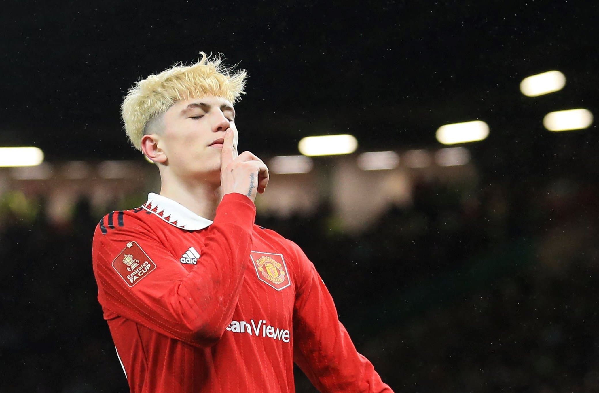 युनाईटेड क्वाटरफाइनलमा