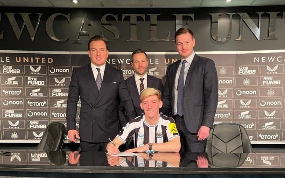 गोर्डोन न्युकासलमा अनुबन्धित  