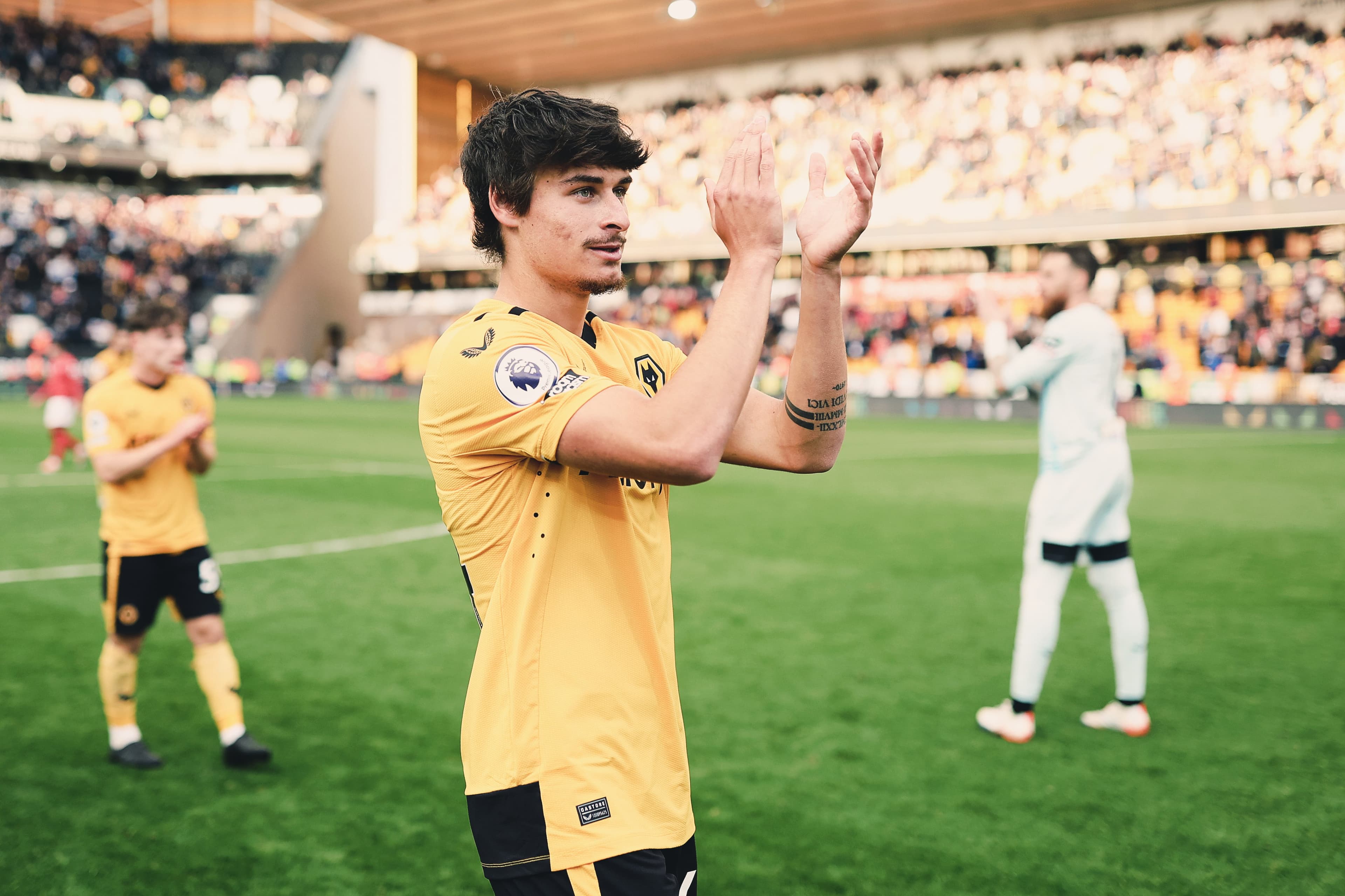 उल्भ्सका डिफेन्डर हुगोद्वारा सम्झौता नवीकरण