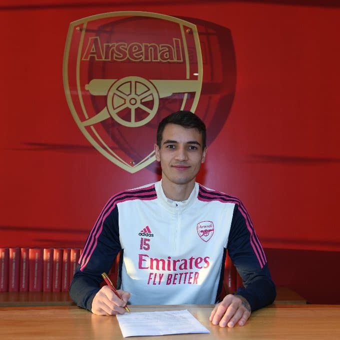 डिफेन्डर जाकब आर्सनलमा अनुबन्धित