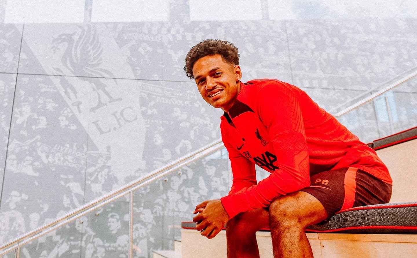 कार्भाल्हो लिभरपुलमा अनुबन्धित