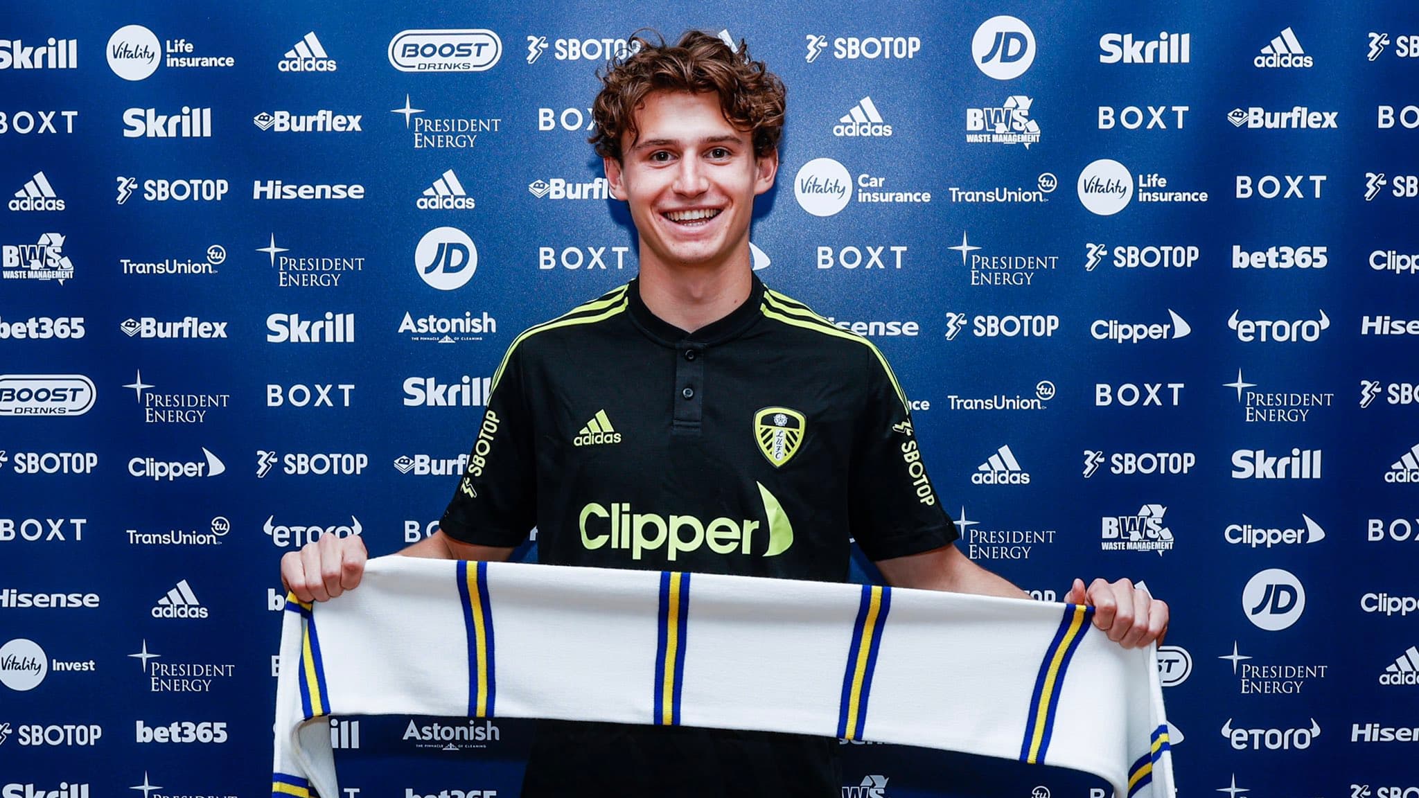 लिड्सले अनुबन्ध गर्यो २१ वर्षे विंगर