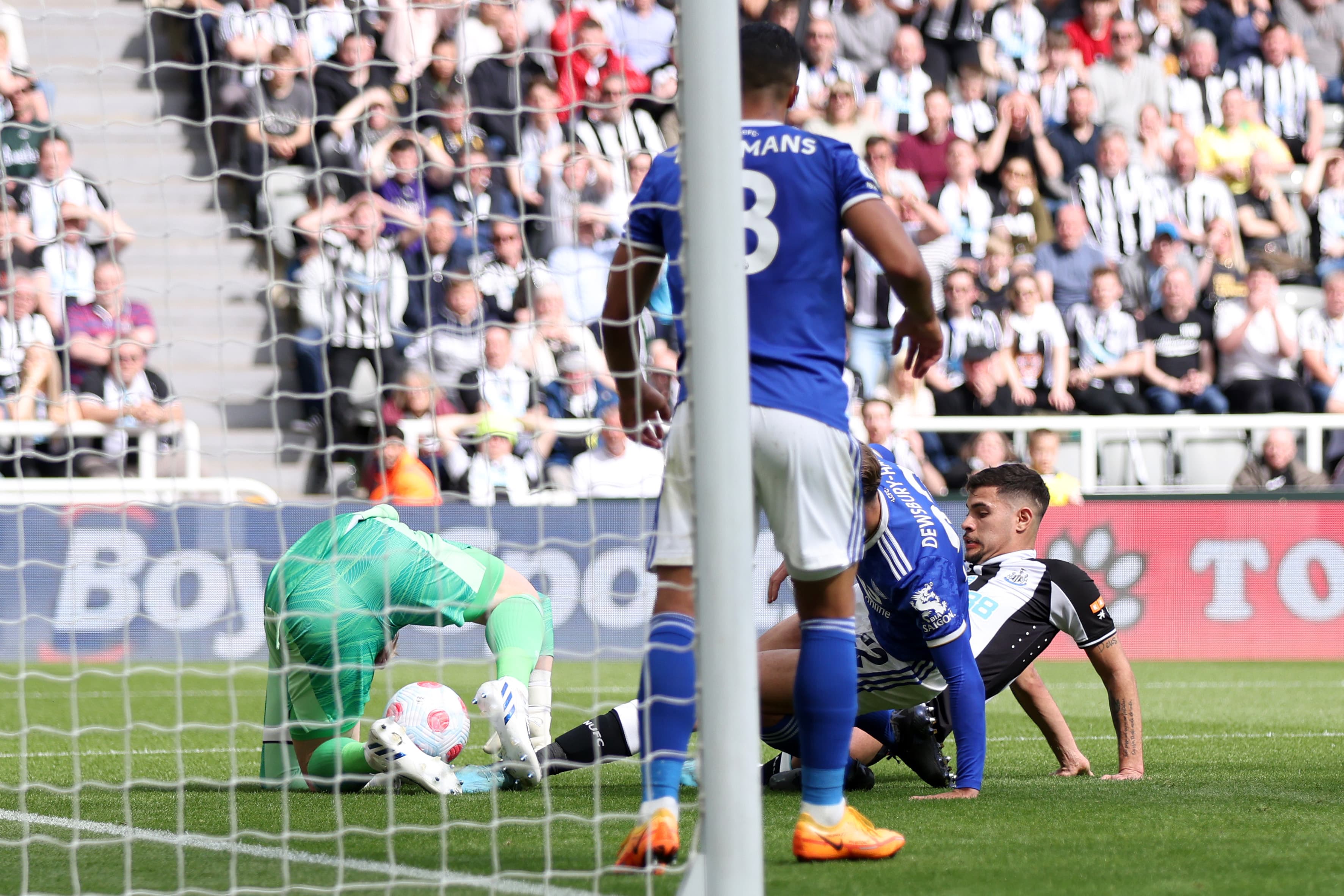 लेस्टर न्युकासलसँग पराजित