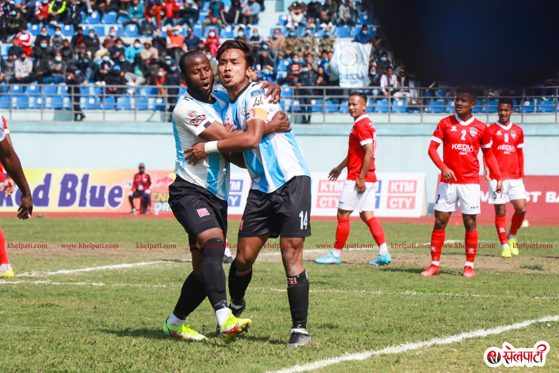 पहिलो हाफमा आर्मीविरुद्ध मनाङलाई अग्रता  