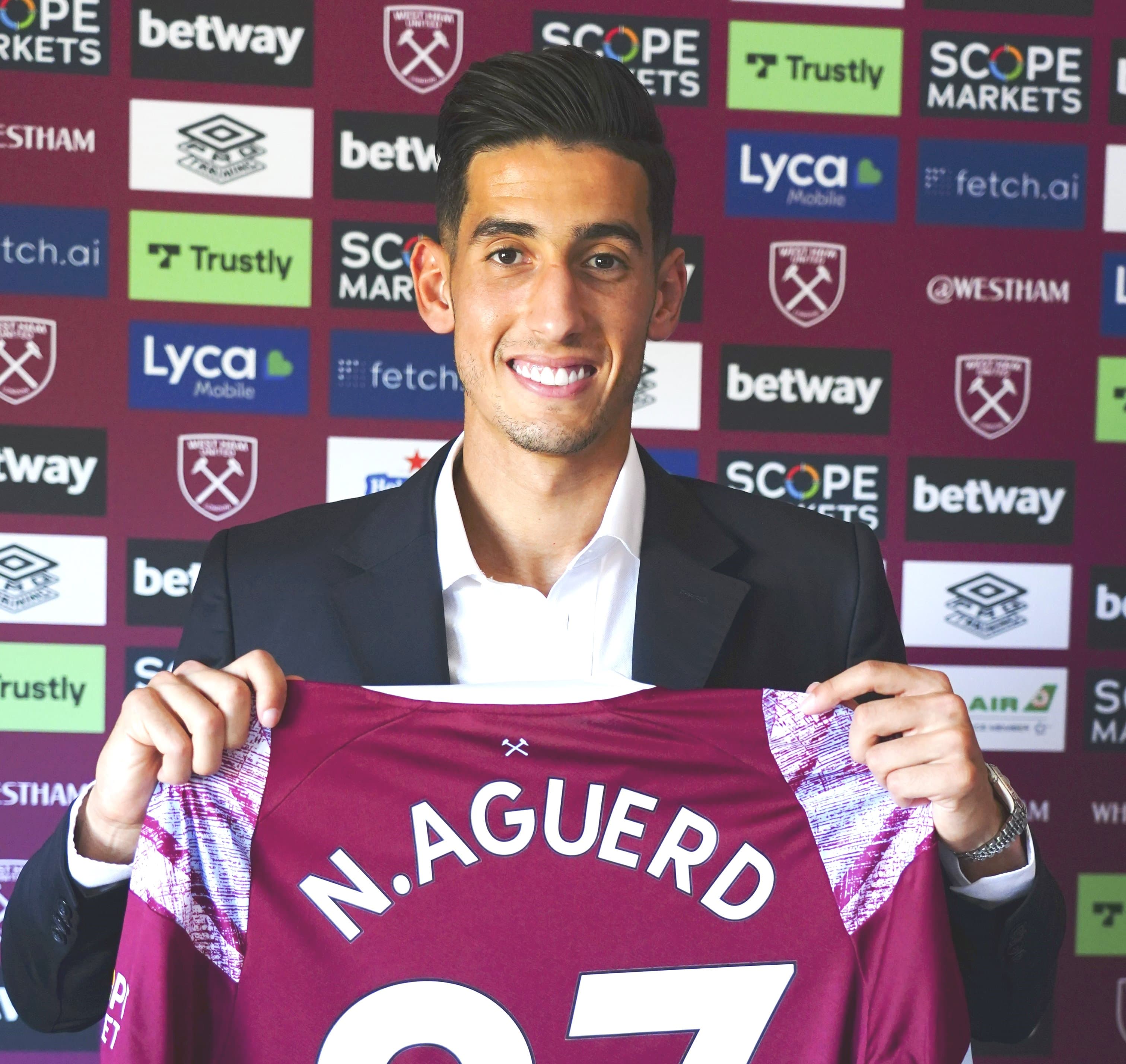 अगुएर्ड वेस्ट ह्याममा अनुबन्धित