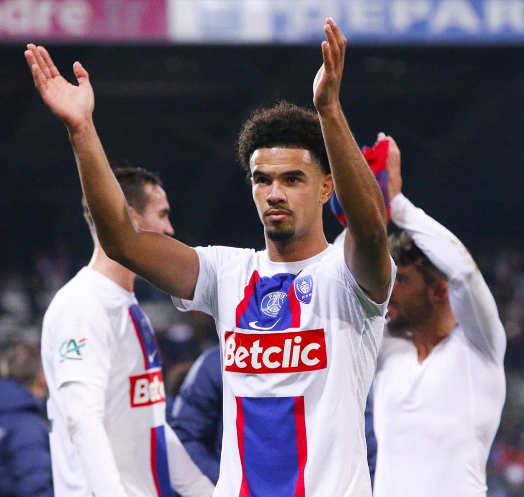 पीएसजी अन्तिम १६ मा  