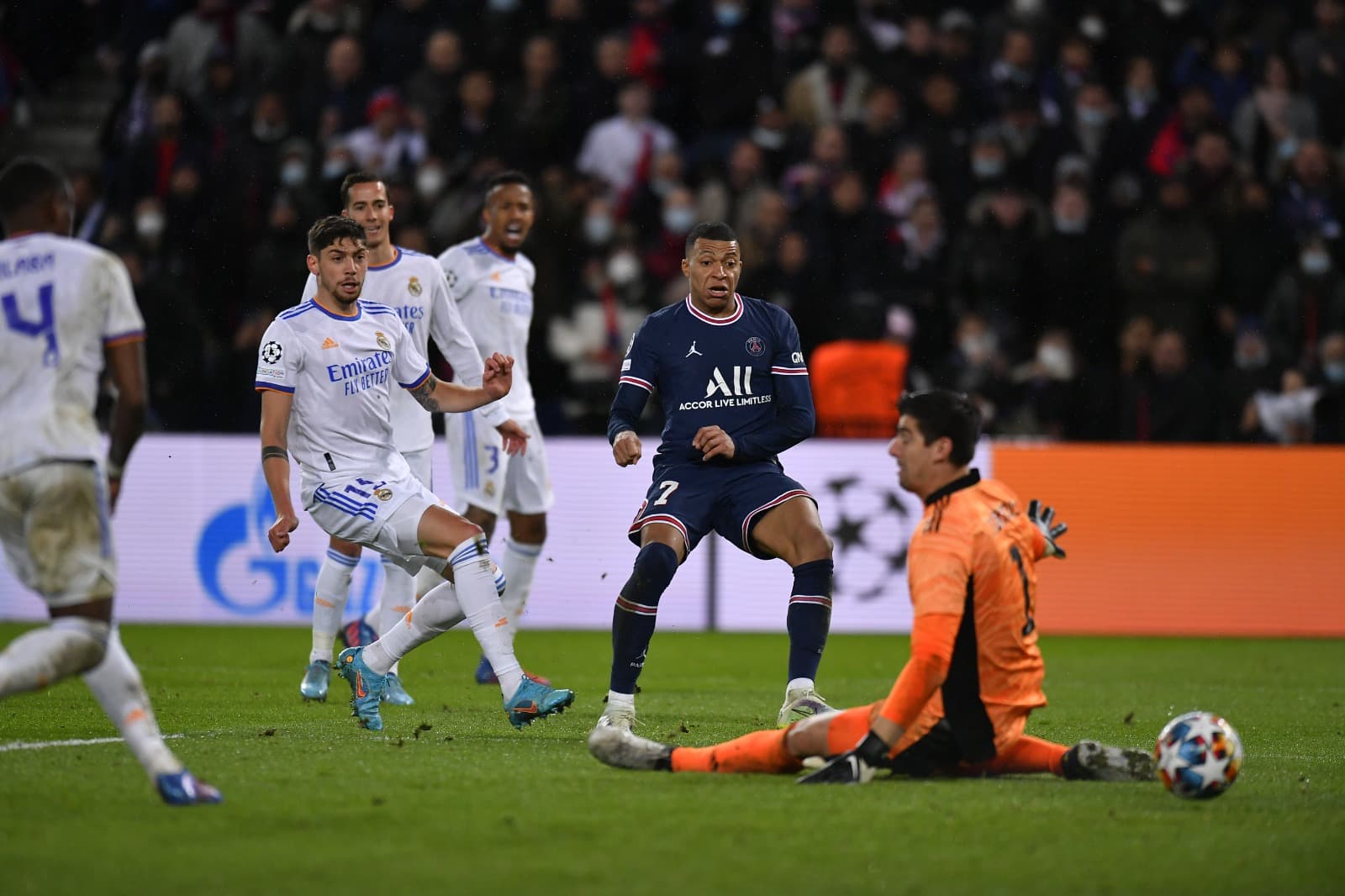 पीएसजीले रियललाई हरायो