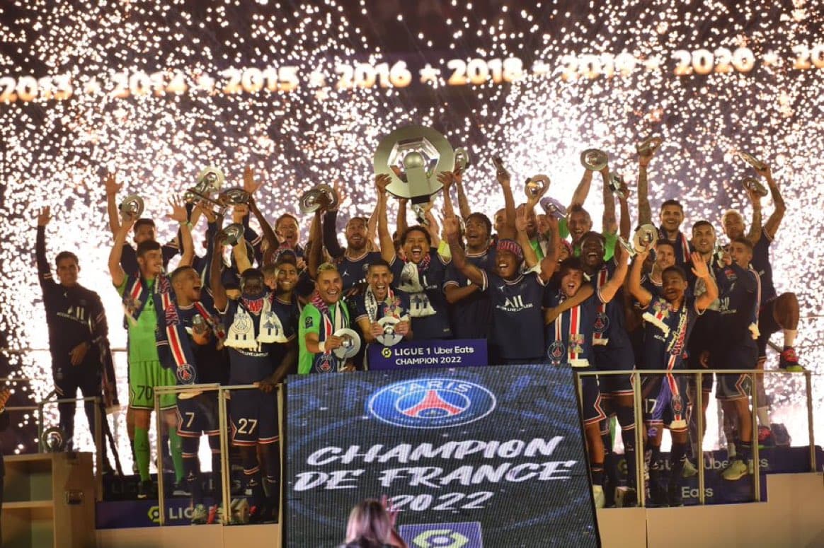एमबाप्पेको ह्याट्रिक, पीएसजीलाई उपाधि ट्रफी