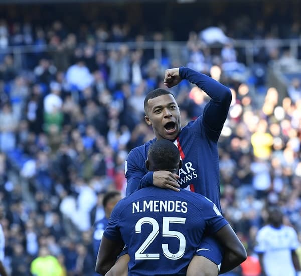 पीएसजीको फराकिलो जित