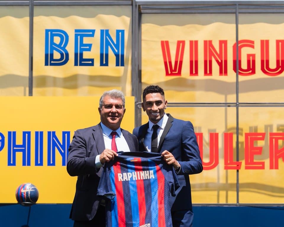 राफिन्हा औपचारिक रुपमा बार्सिलोनामा अनुबन्धित