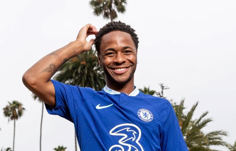 स्ट्रर्लिङ चेल्सीमा अनुबन्धित